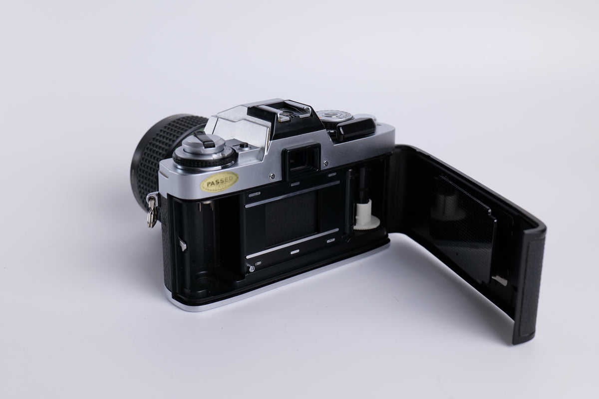 Minolta XG-M & Zoom Rokkor 35-70mm f/3.5