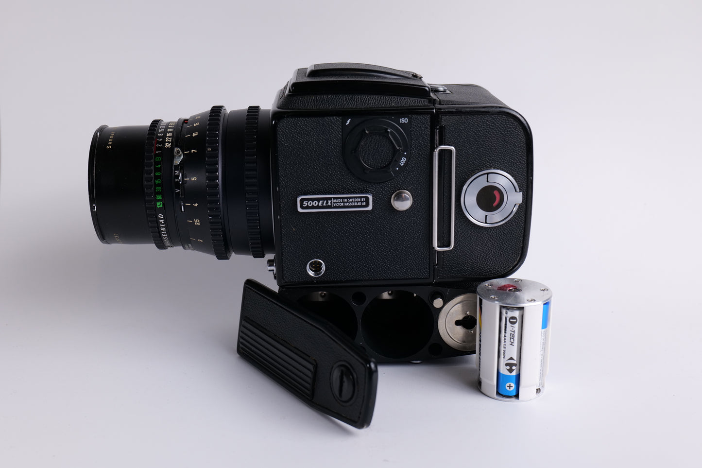 Hasselblad 500 ELX & Sonnar 4/150mm T* [AVEC ADAPTATEUR A PILES AAA LR6]