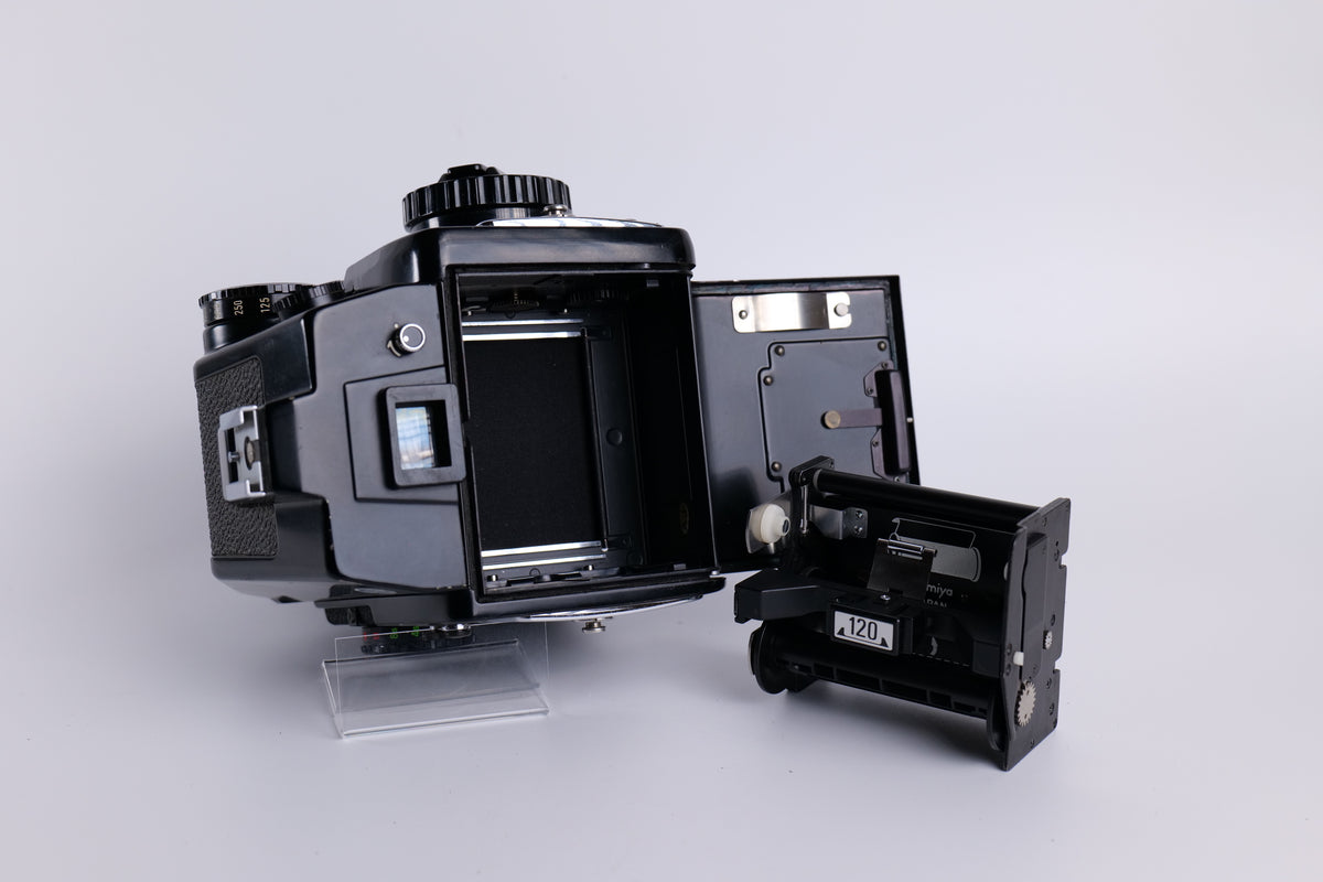 Mamiya M645 1000s & Mamiya-Sekor 80mm f/2.8