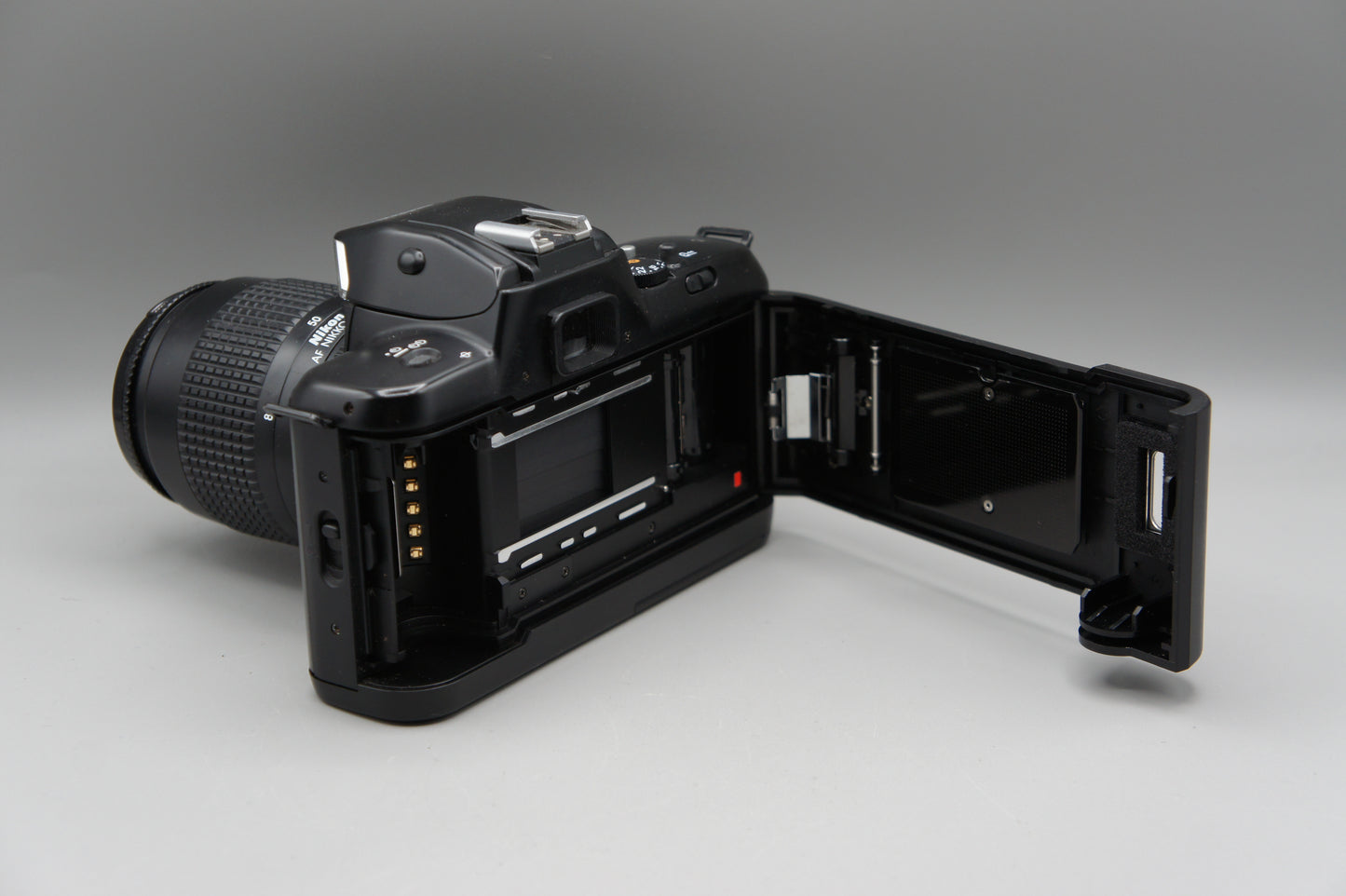 Nikon F-401x & AF Nikkor 35-80mm