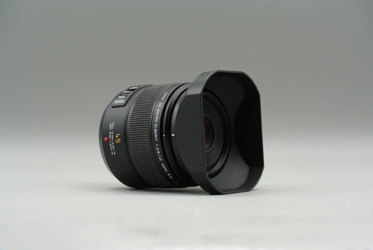 Leica DG Macro-Elmarit 45mm f2.8 MEGA O.I.S